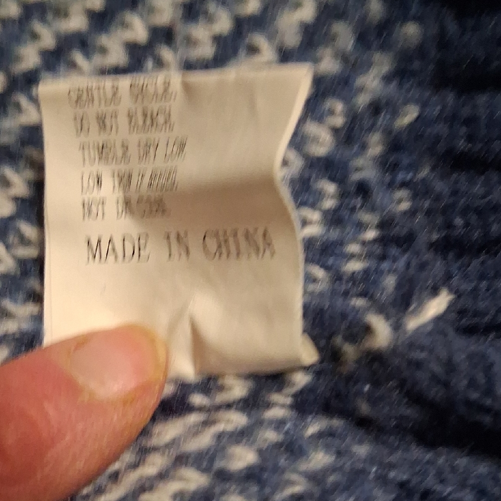 Cozy Blue and White Patterned Cardigan - Picture 7 of 7